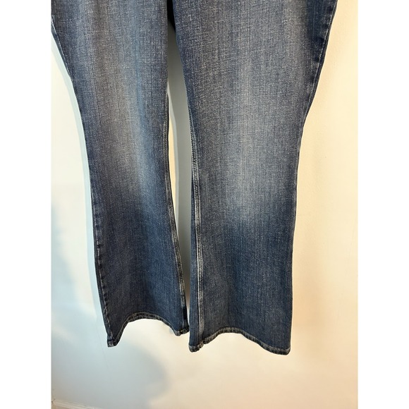 Wrangler Women's High Rise Fierce Flare JeansSize 18 x 34 Medium Wash NWT‎ - Picture 4 of 8